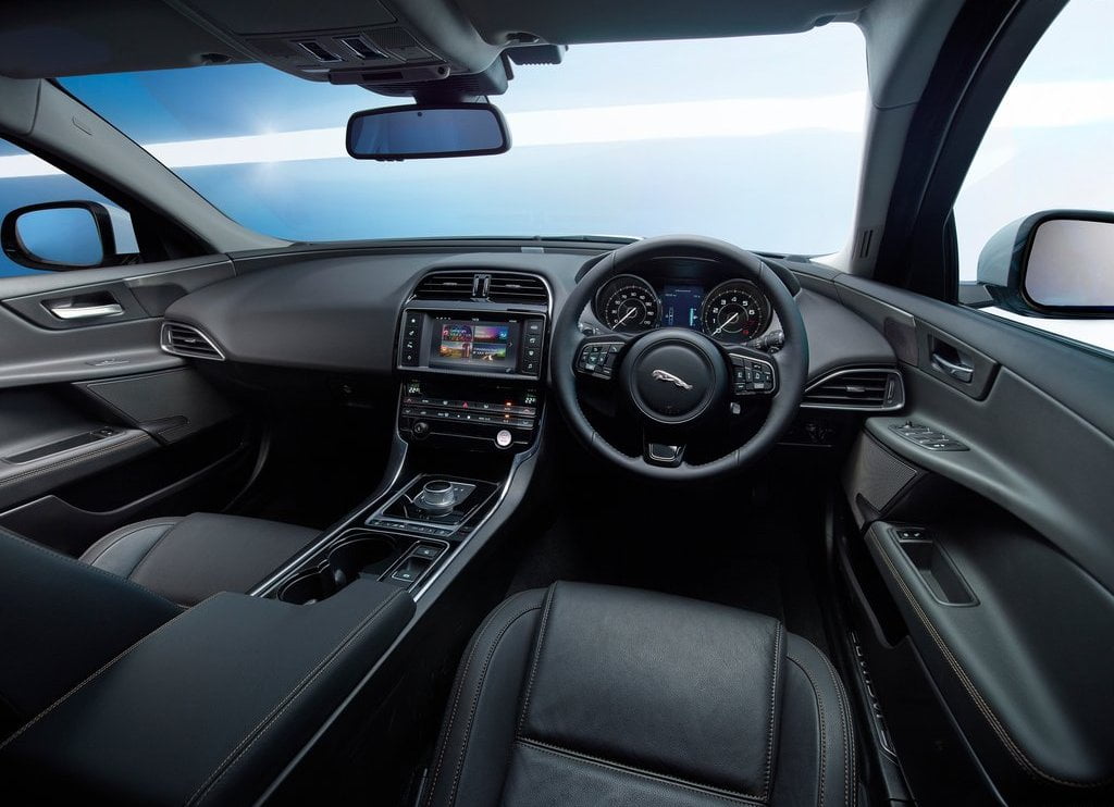 Jaguar XE - Cabin and Practicality