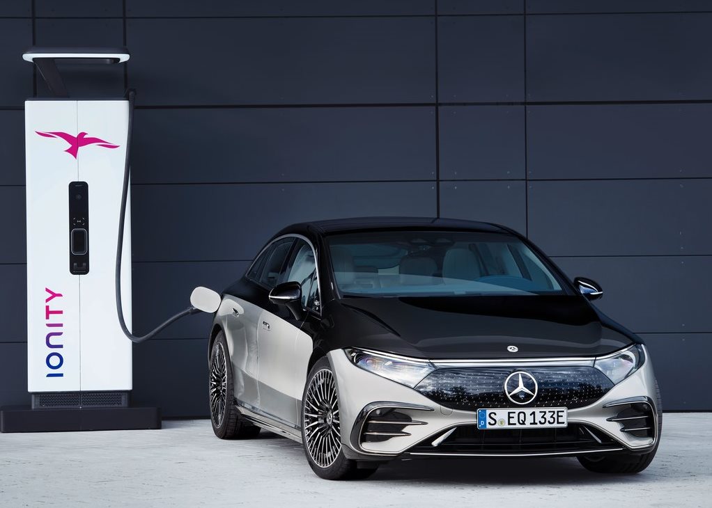 Mercedes-Benz EQS Charging
