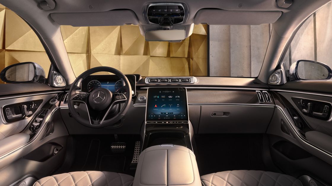 Mercedes-Benz S-Class - Cabin and Practicality